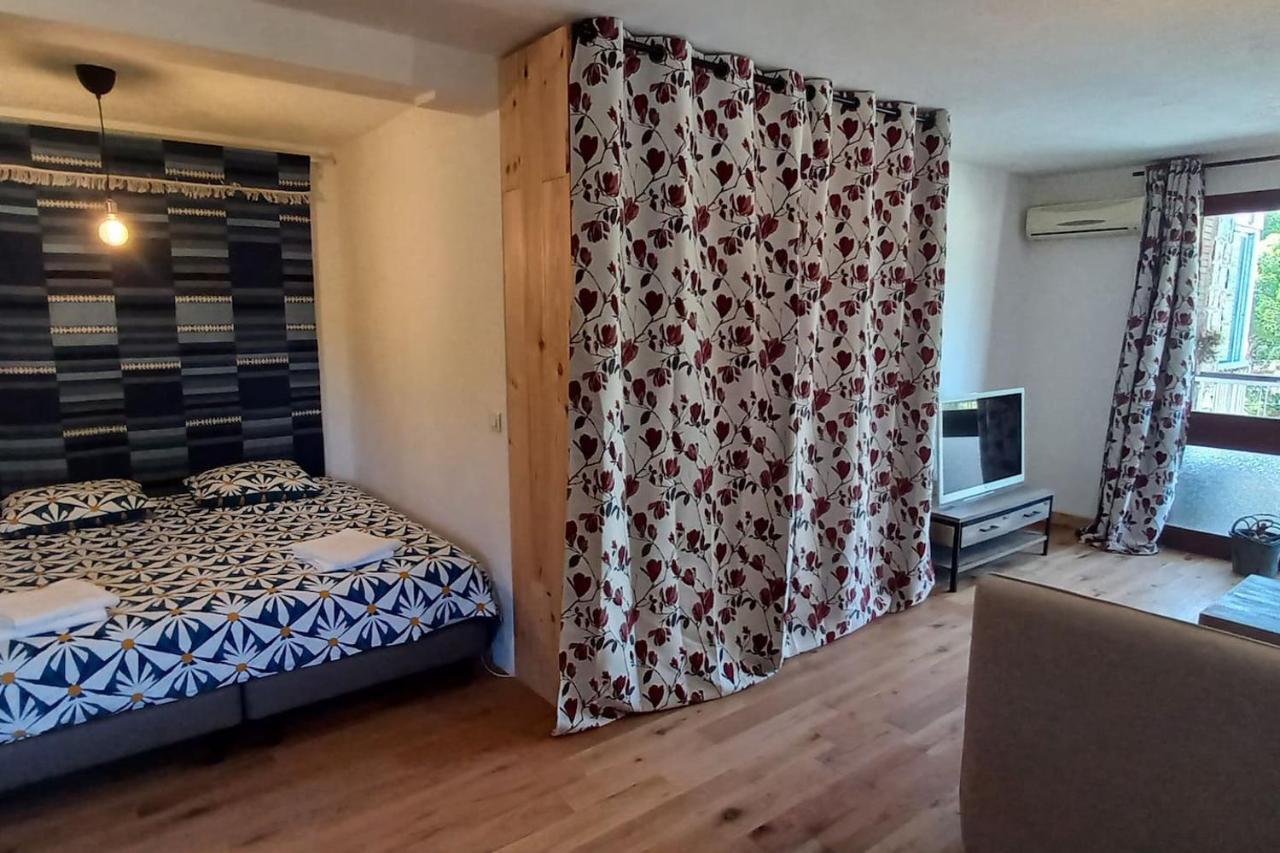 Loft Climatise "La Pinede", 50 M2, Tres Calme, 5 Mn A Pied Des Plages, Lit King Size La Seyne-sur-Mer Exteriér fotografie